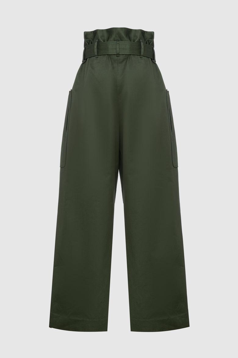 baggy trousers with pockets