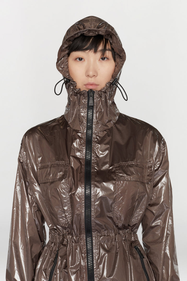 Parka gender neutral in nylon idrorepellente e antivento con cappuccio
