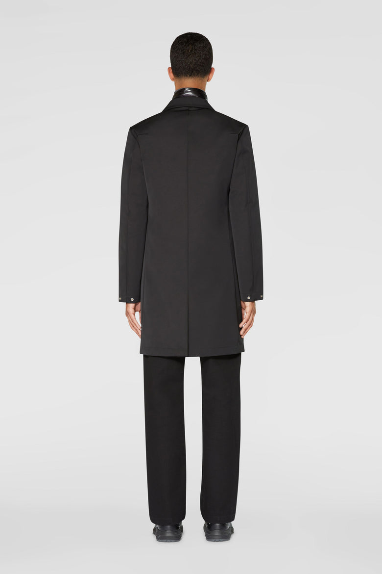 Twin jacket: raincoat with inner down jacket