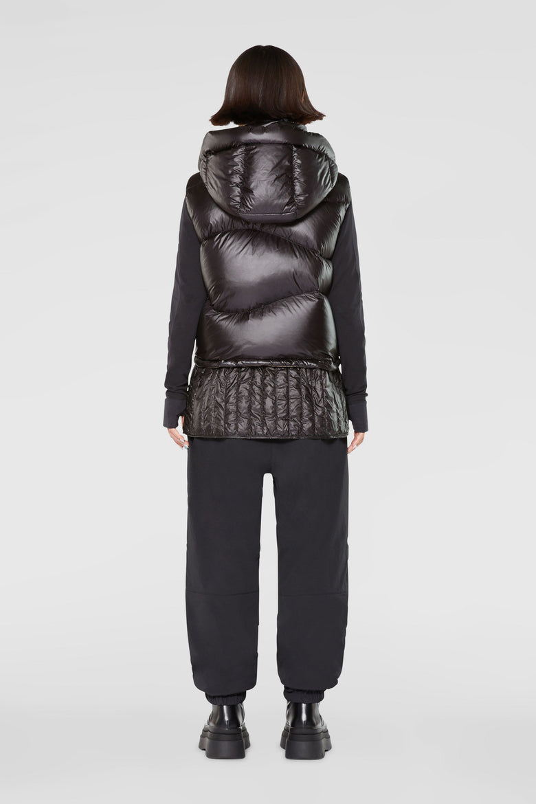 Gilet imbottito con cappuccio staccabile