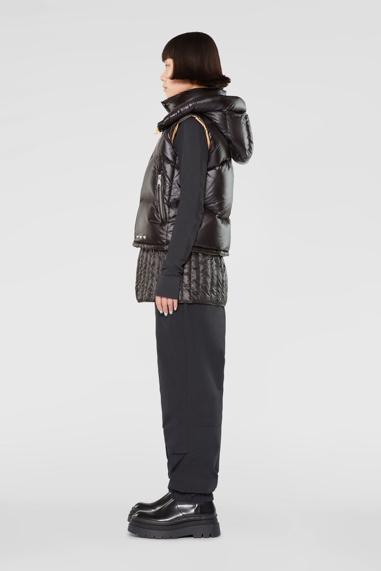 Gilet imbottito con cappuccio staccabile