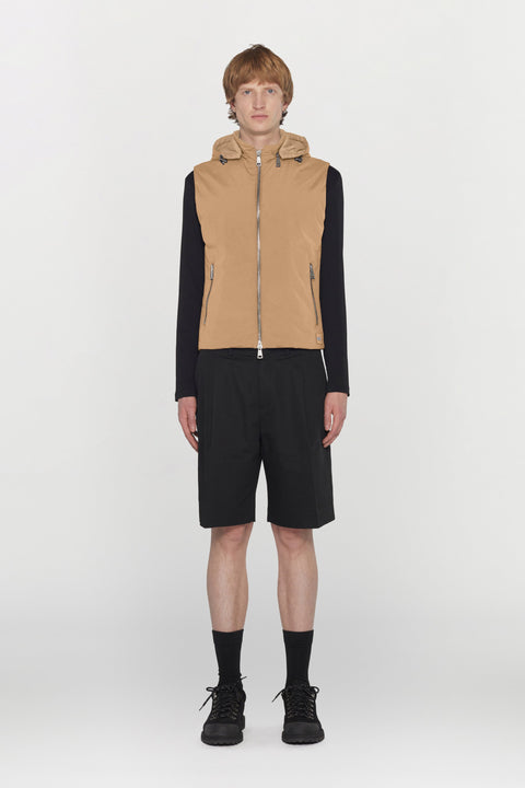 Gilet in tessuto tecnico idrorepellente imbottito con cappuccio removibile