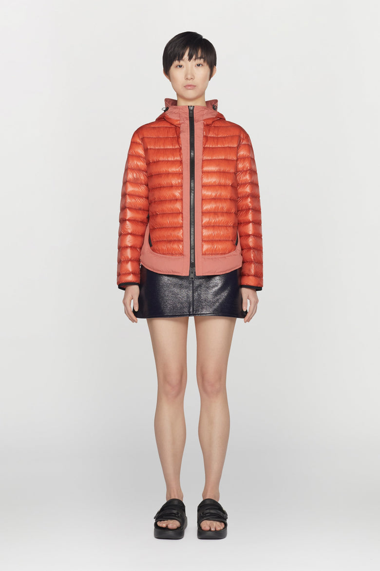 Gender neutral jacket in ultralight nylon padded with duck down