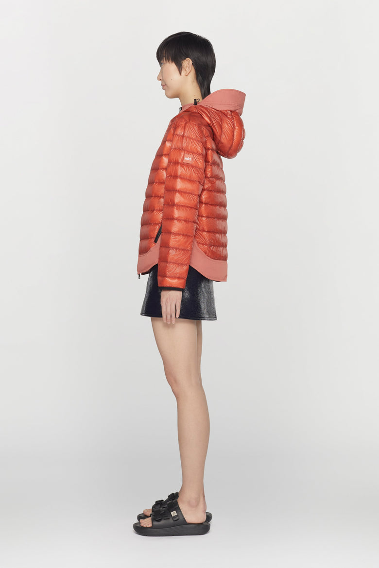 Gender neutral jacket in ultralight nylon padded with duck down