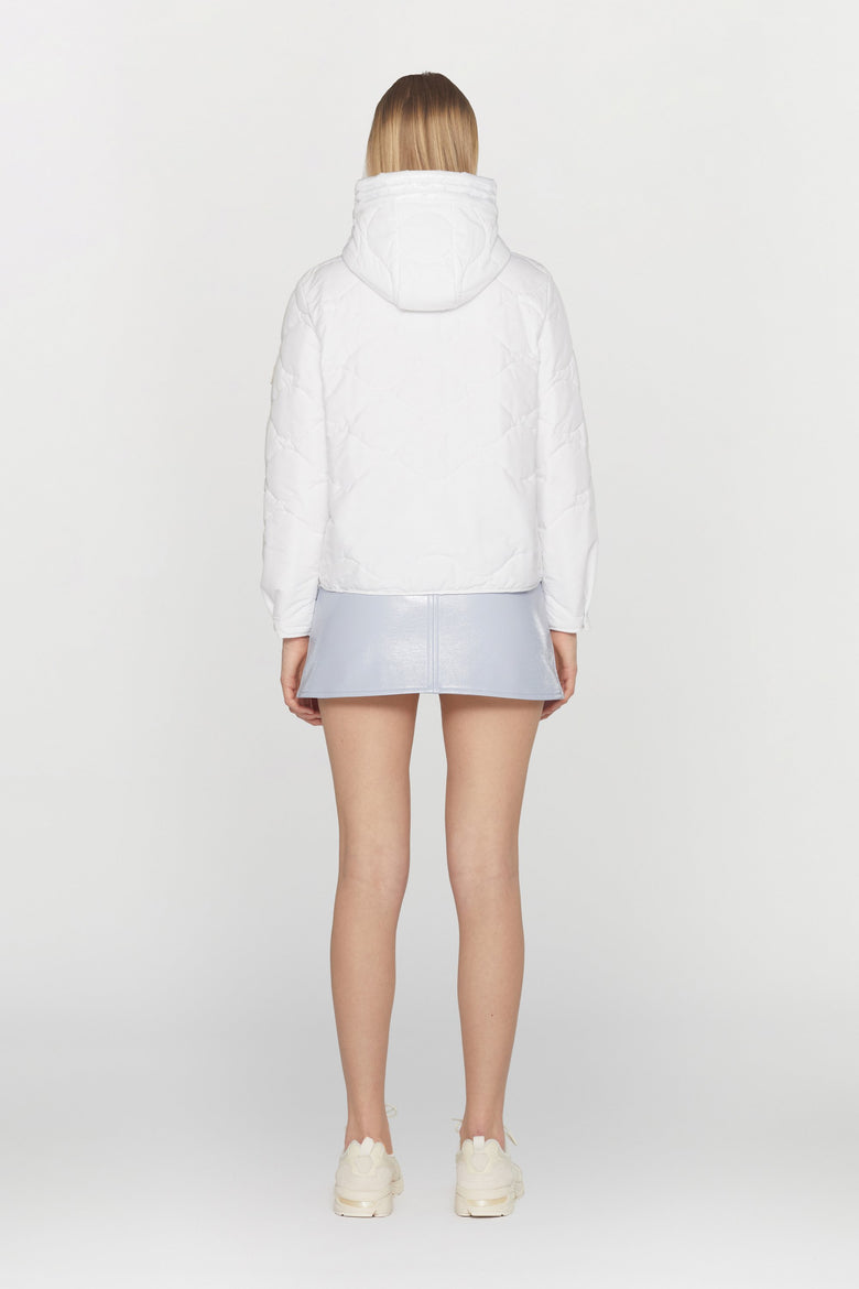 Gender neutral jacket in water- repellent nylon with hood