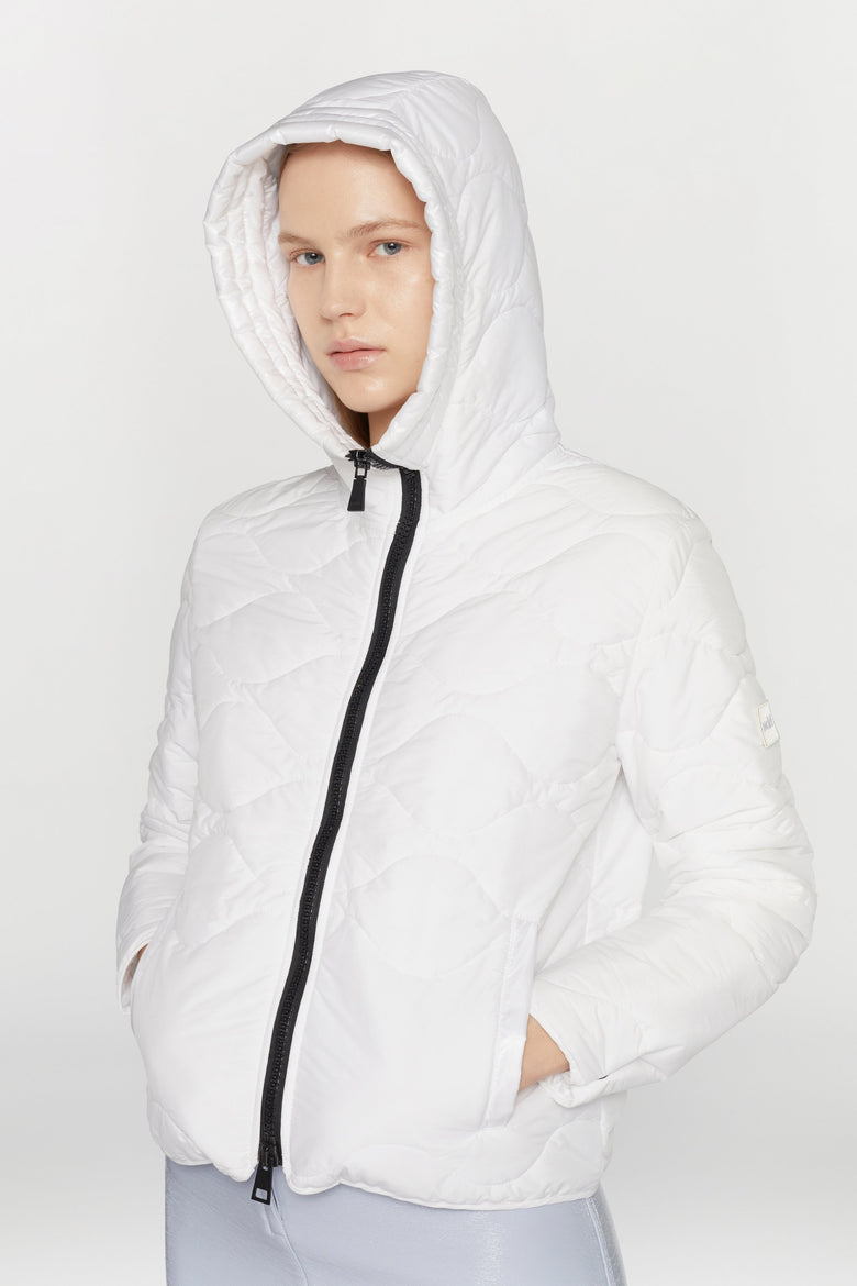 Gender neutral jacket in water- repellent nylon with hood