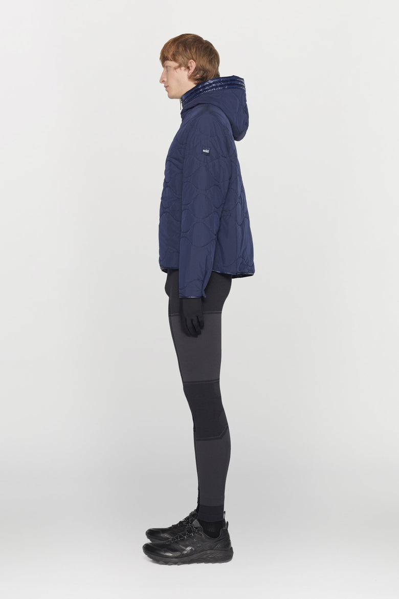 Gender neutral jacket in water- repellent nylon with hood