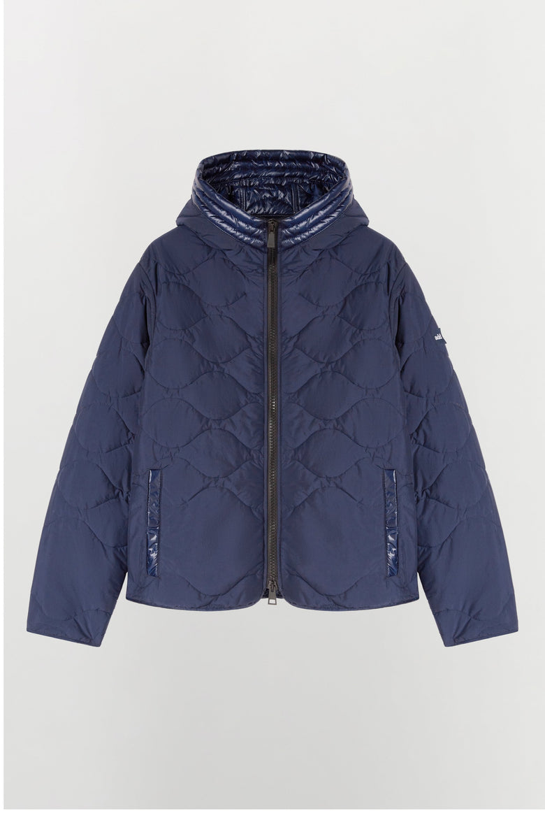 Gender neutral jacket in water- repellent nylon with hood