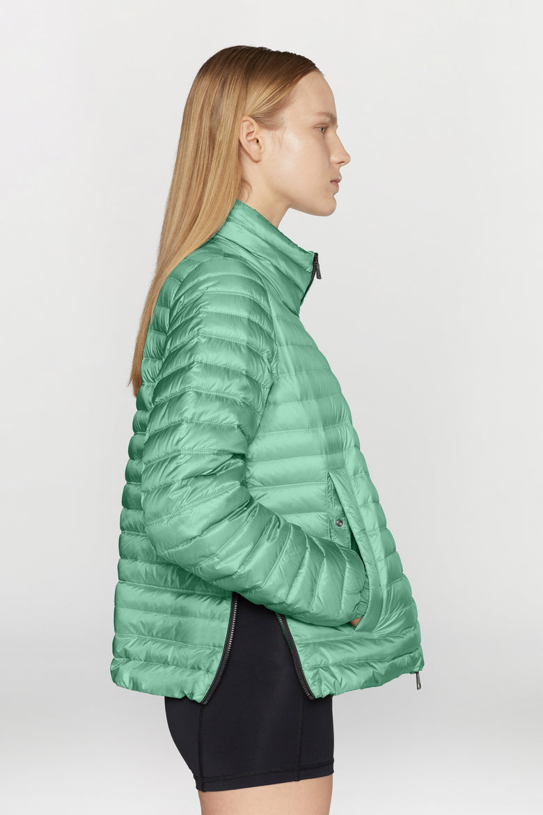 Duck down jacket in ultralight nylon