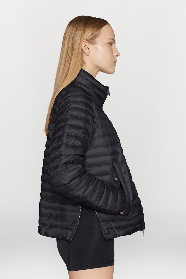Duck down jacket in ultralight nylon